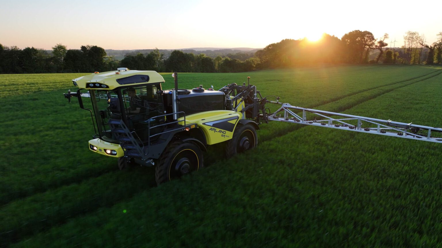 pulverisateur automoteur gr3530 champ coucher de soleil arland pulverisation scaled
